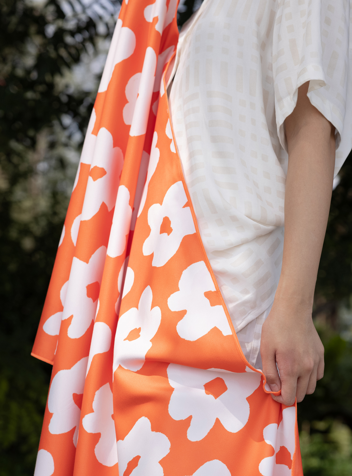 Travel Towel (Daisies Scarlet)